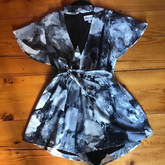 MURA BOUTIQUE romper - Picture 2 of 4